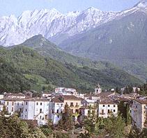 Veduta del centro storico di Isola del Gran Sasso