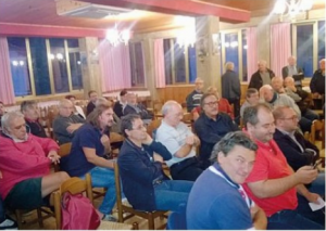 I cittadini presenti all'assemblea sull'acqua a Casale San Nicola